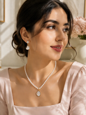 گردنبند مروارید با آویز باروک طلایی